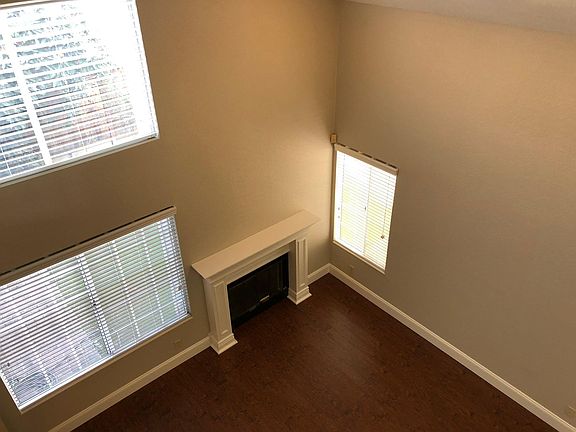 3rd image of 1631 Valley Crest Dr