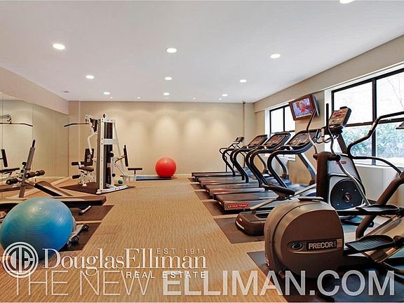 4th image of 230 W 55th St APT 24G