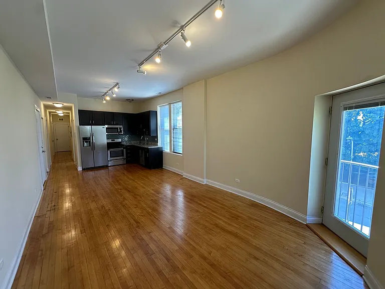 4053 N Leavitt St #2N — Photo 2
