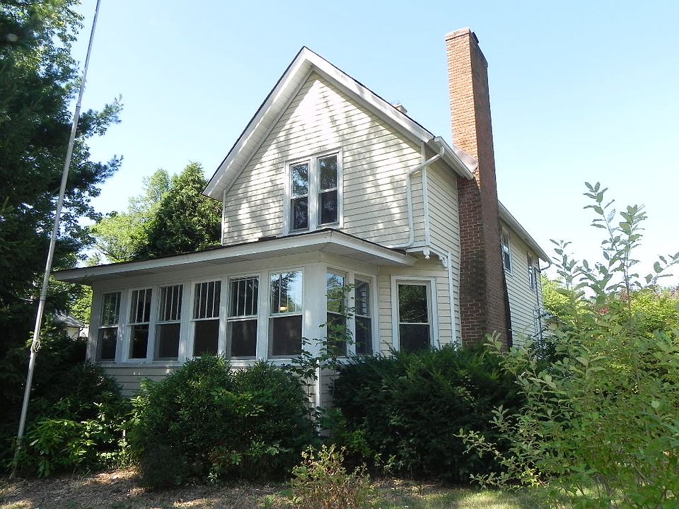 1st image of 127 E York Ave