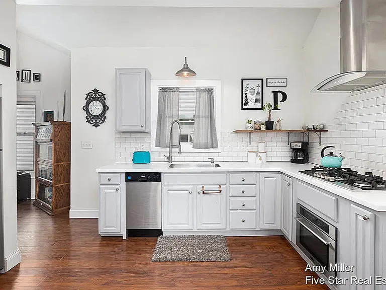 542 Henry Ave SE — Photo 6