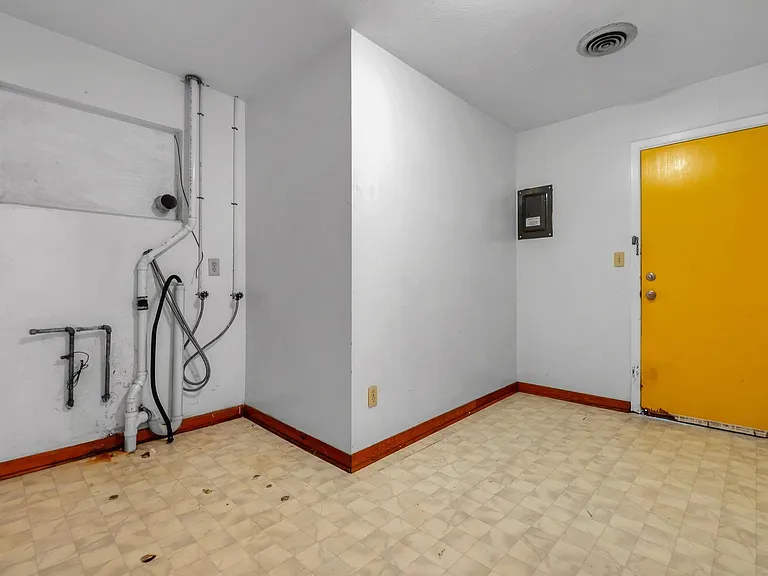123 Columbia Dr — Photo 13