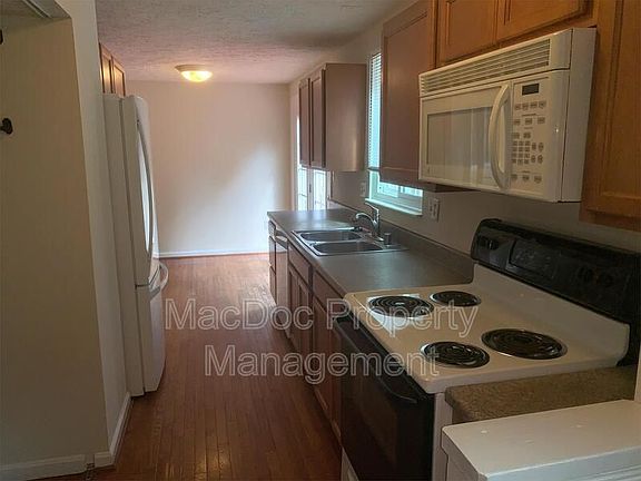 2nd image of 11719 Eisenhower Ln