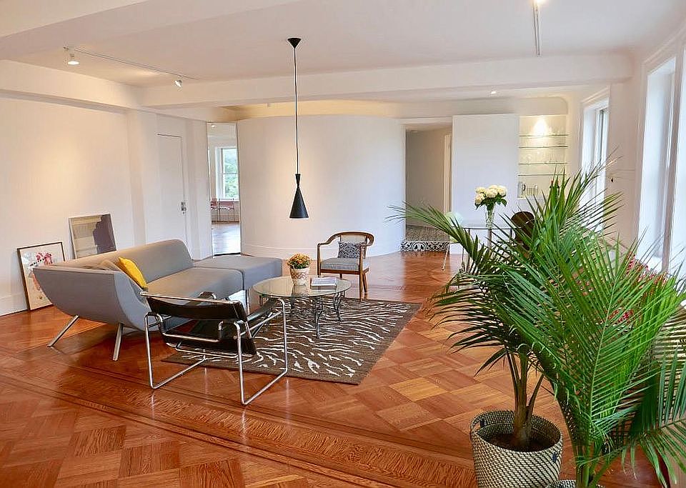 "On the Curve" Living/Dining Room