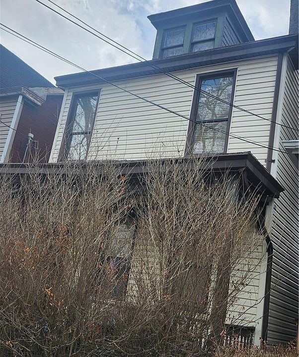 2nd image of 76 Greenbush St
