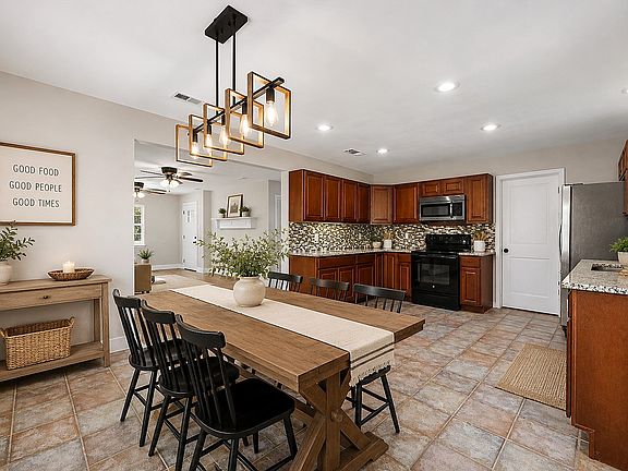 5th image of 1547 Magnolia Ln