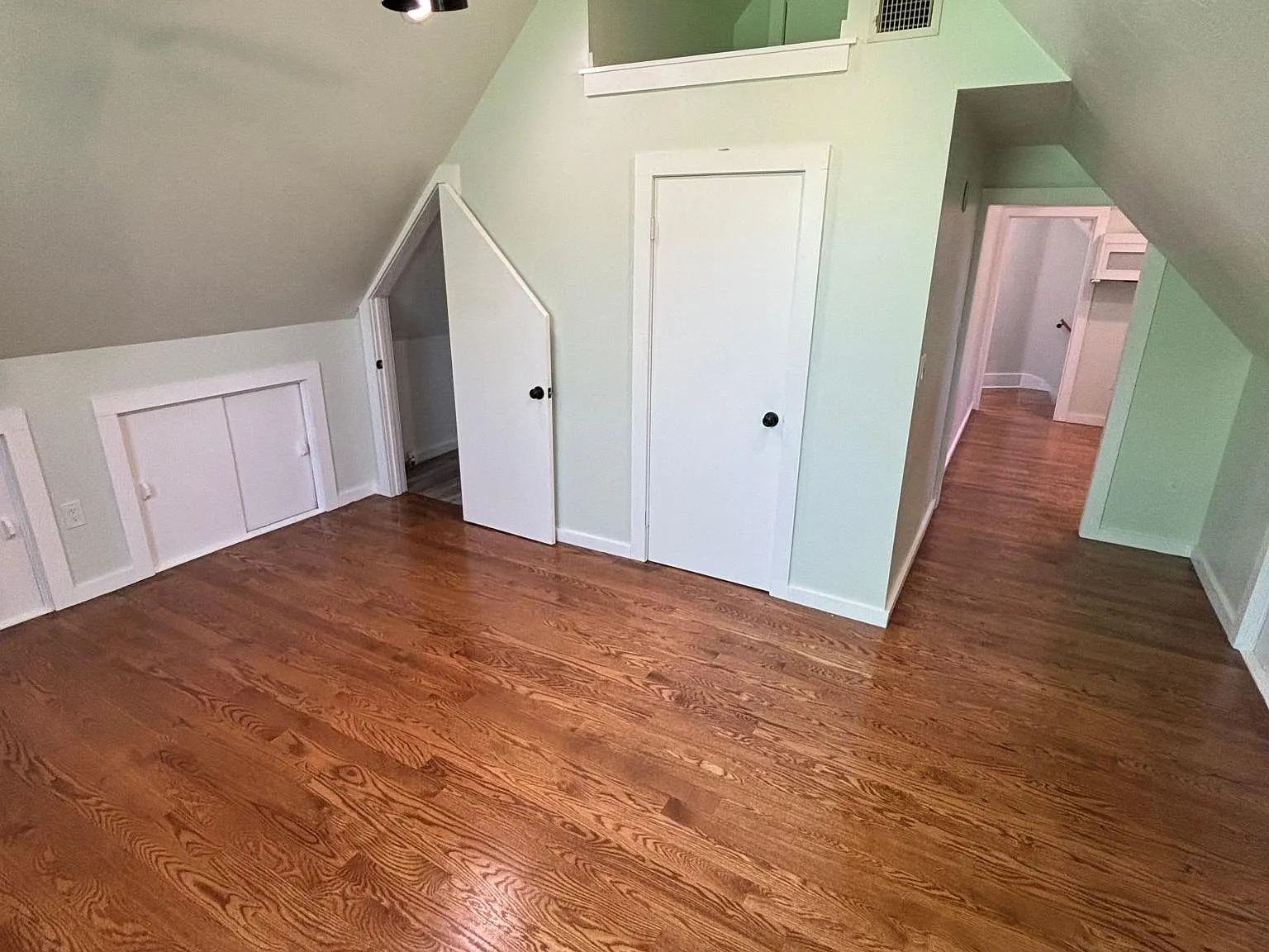 2 bed, 700 sqft, $1,900 — Photo 3