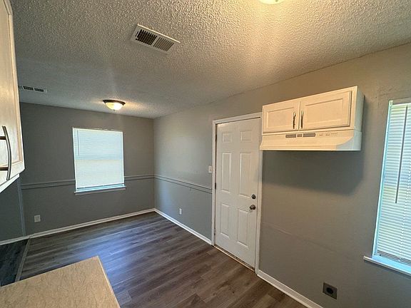 3rd image of 2536 Sunny Hill Dr