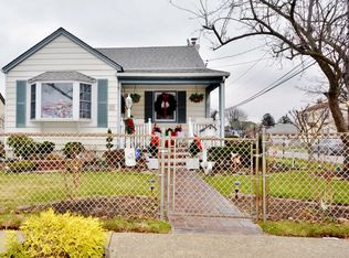 47 Bell St, Valley Stream, NY 11580