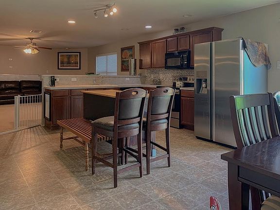 3rd image of 605 Sparrow Dr