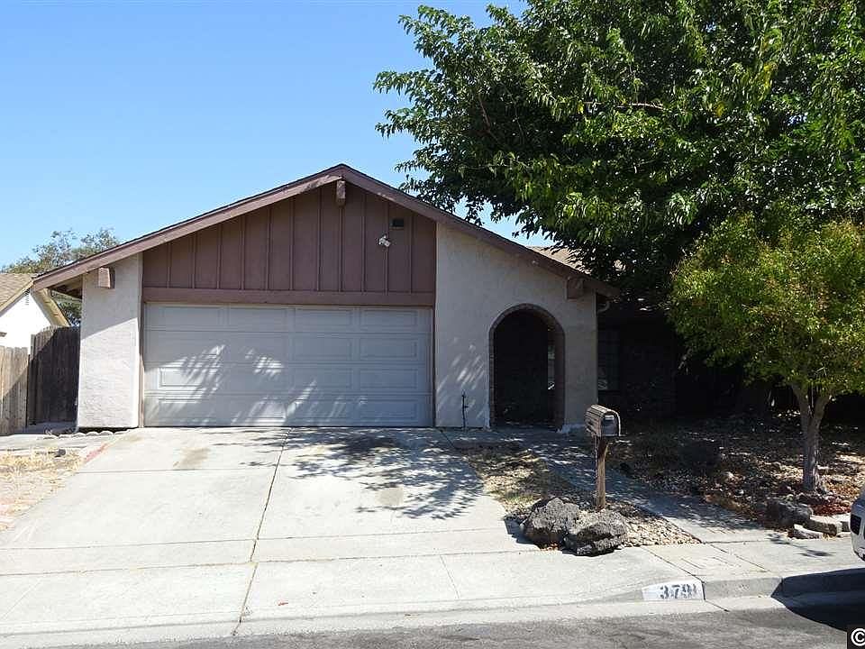 1st image of 379 Oceana Dr