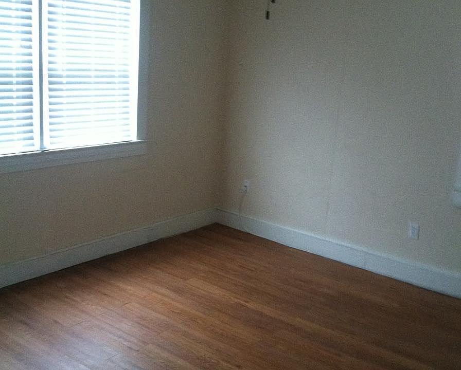 2nd image of 917 Oaklawn Ave
