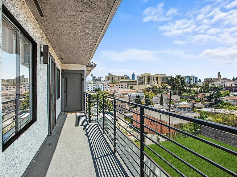 230 S Carondelet St #1 — Photo 22
