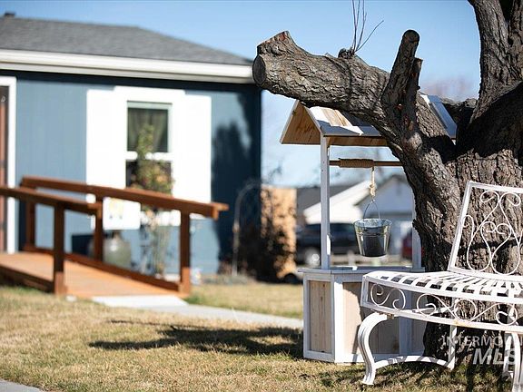 5th image of 4009 Denton St