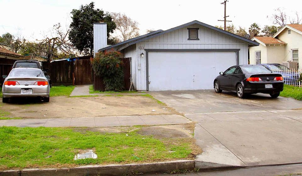 2nd image of 2410 E Lamona Ave