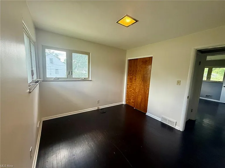 6950 Columbia Rd — Photo 8