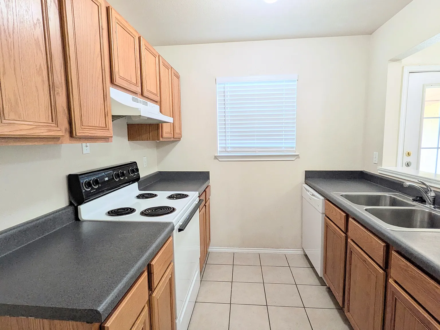 2 bed, 1079 sqft, $1,250 — Photo 3