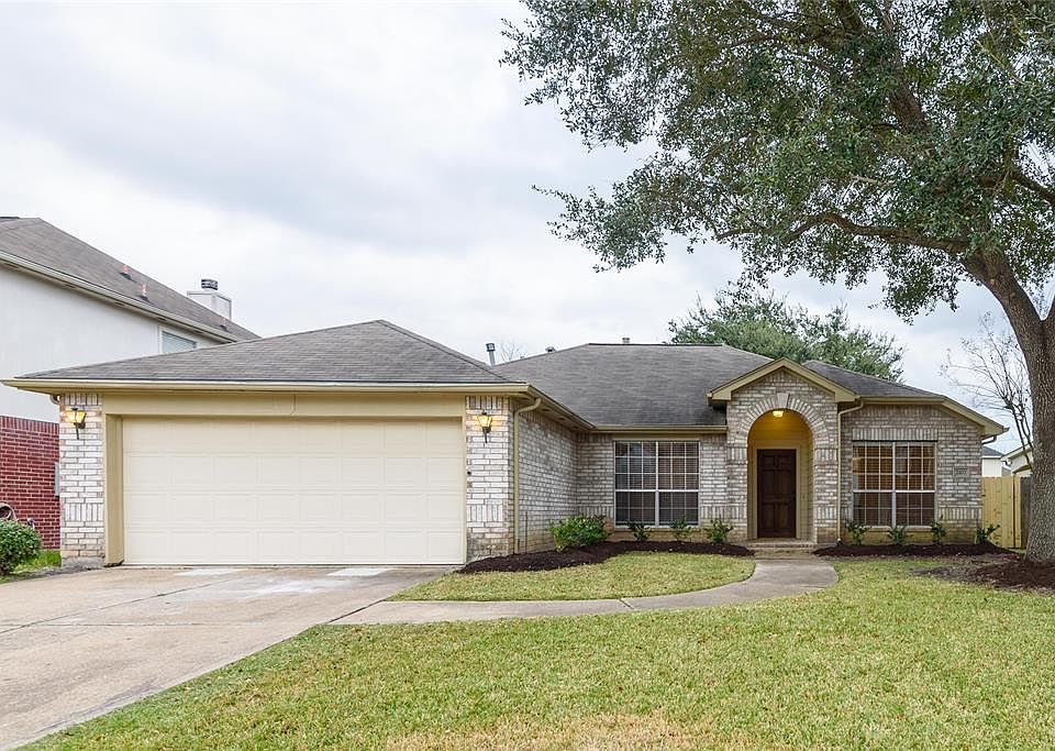 1st image of 2107 Mountshire Dr