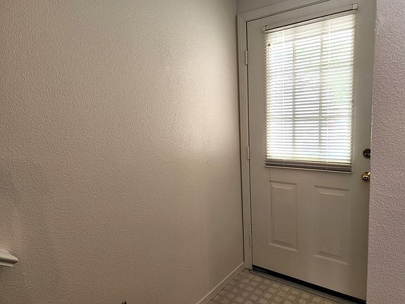 4th image of 4077 & 4079 Village Dr #4079
