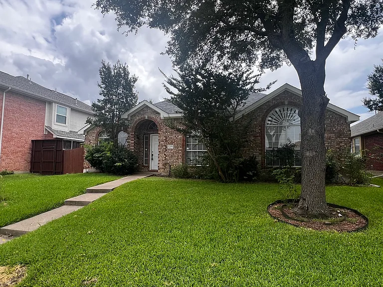 2277 Heatherdale Dr — Photo 1