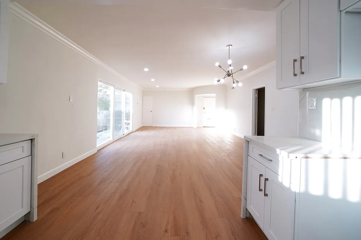 6335 Whitsett Ave — Photo 4