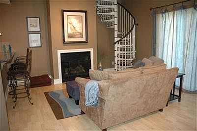 5th image of 516 Williams St APT 19