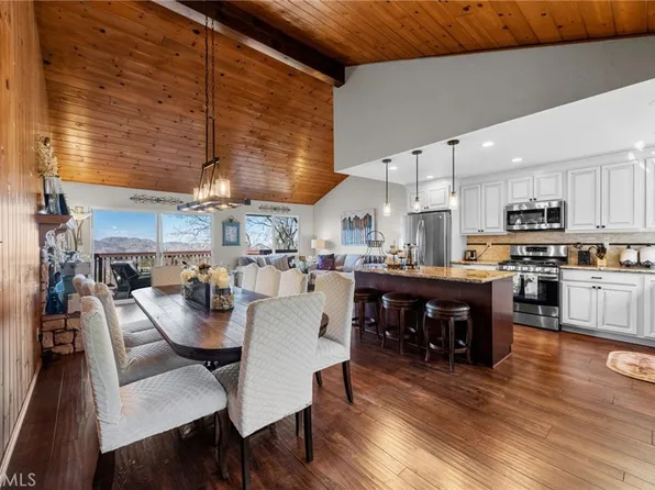 1430 Sequoia Dr, Lake Arrowhead, CA 92352