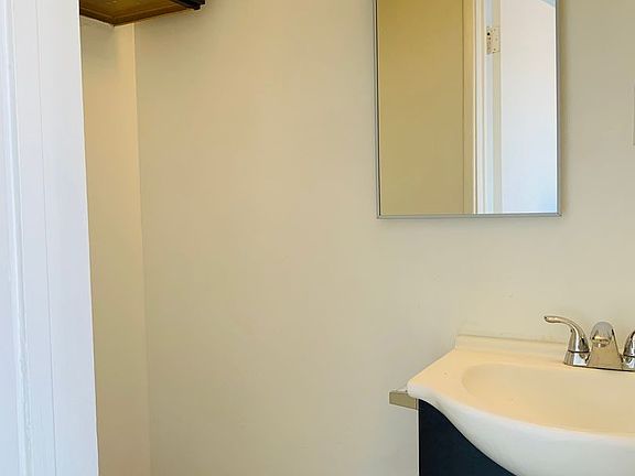 5th image of 917 Centinela Ave #B