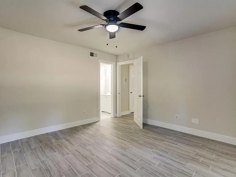 626 Arawe Cir W — Photo 10