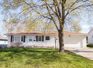 524 Pioneer Rd, Waterloo, IA 50701