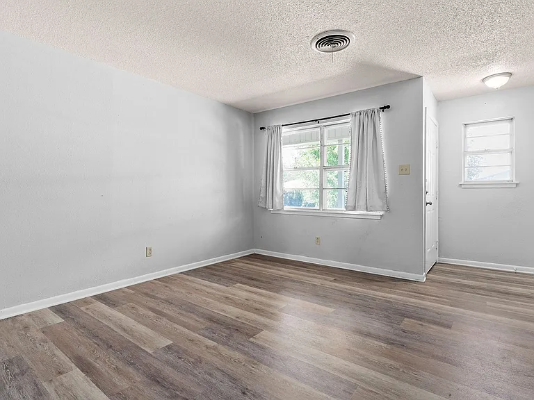 1205 S 7th St — Photo 14