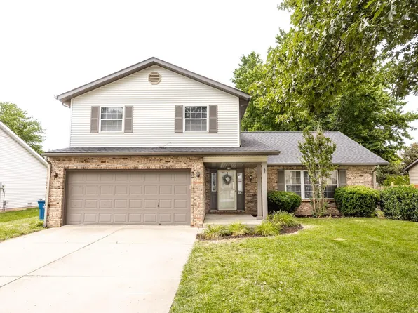 621 Green Haven Dr, Swansea, IL 62226