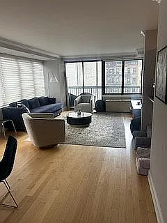 422 E 72nd St APT 3G photo 1