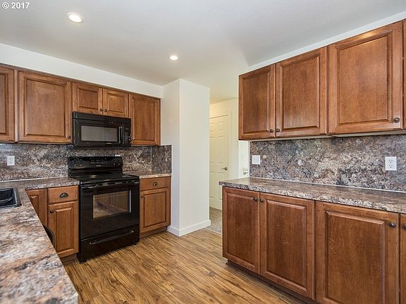 5th image of 9810 NE 22nd Cir