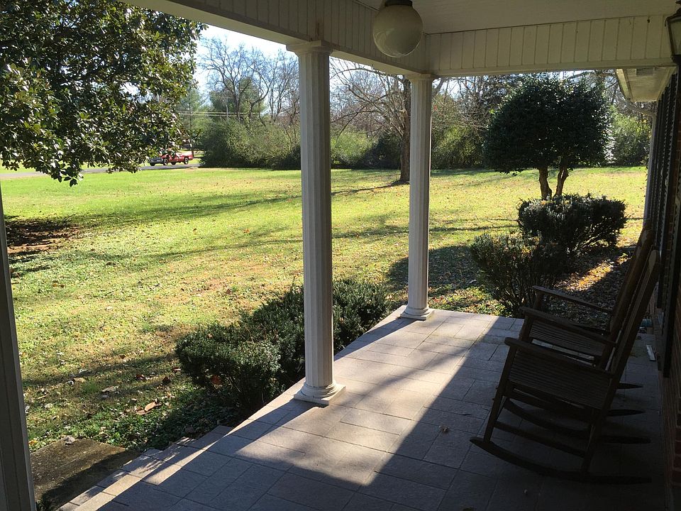 1st image of 511 Twin Oak Dr