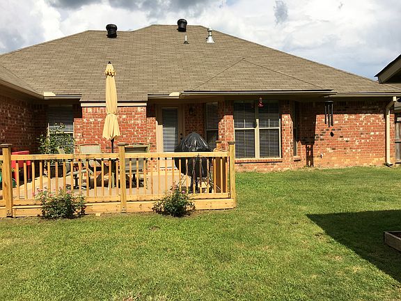 5th image of 946 Clubhouse Dr