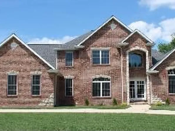 67 Wolf Creek Dr, Swansea, IL 62226