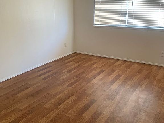 5th image of 9500 Bancroft Ave #2