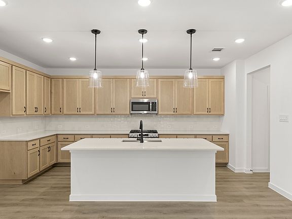 5th image of 5909 Laurel Lake Ln