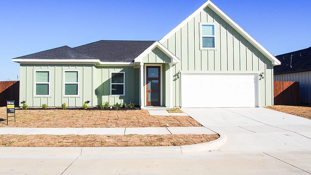 3 bed, 1786 sqft, $2,000 — Photo 1