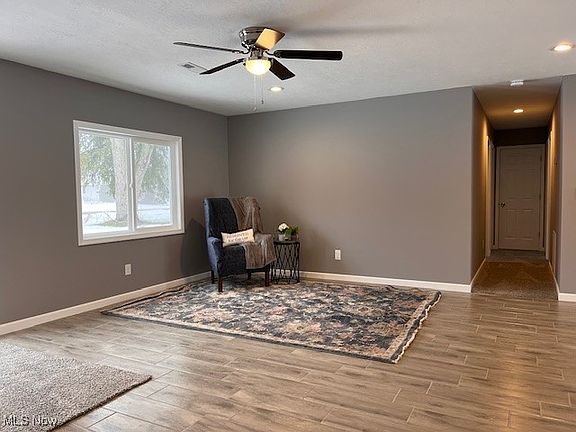 5th image of 12802 Saint James Dr