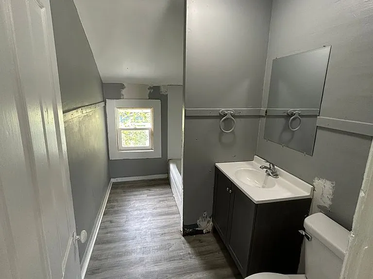 802 Terrace Ave — Photo 2