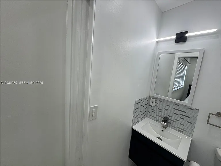 2192 NE 56th Ct #1 — Photo 12