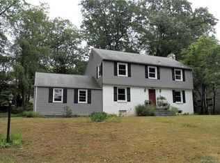 245 Knollwood Dr, New Haven, CT 06515