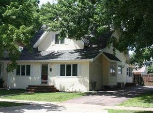 712 W 3rd Ave, Mitchell, SD 57301