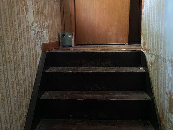 4th image of 212 Morton Ave