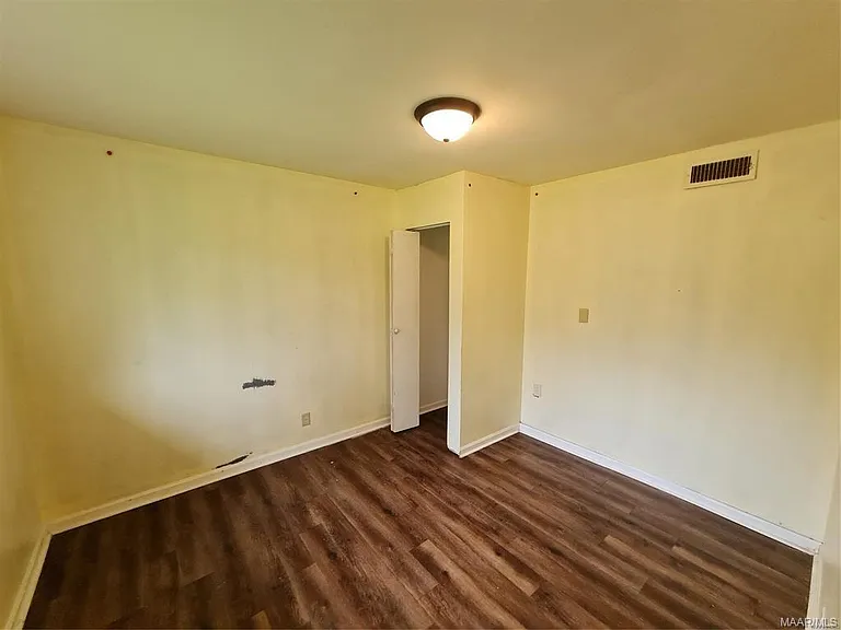 1220 Lynwood Dr — Photo 7