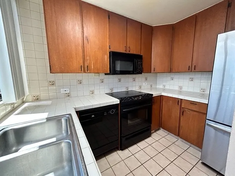 1114 Punahou St #9A — Photo 7