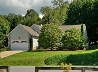 34 New Cross N, Asheville, NC 28805