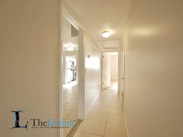 408 Banyon Tree Cir #100 — Photo 11